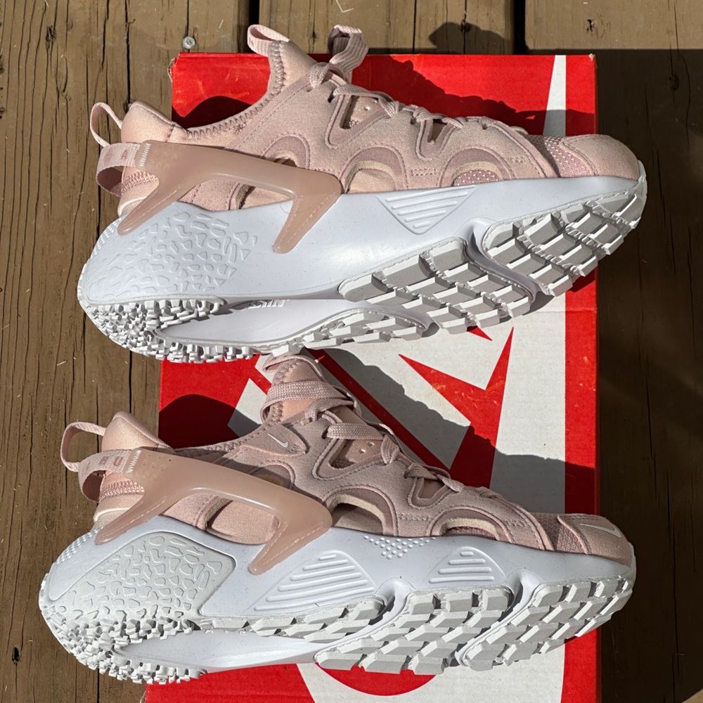 NEW Nike Air Huarache Craft Casual Sneaker - US Size Womens 7 | Mens, Youth 5.5 - Picture 7 of 10